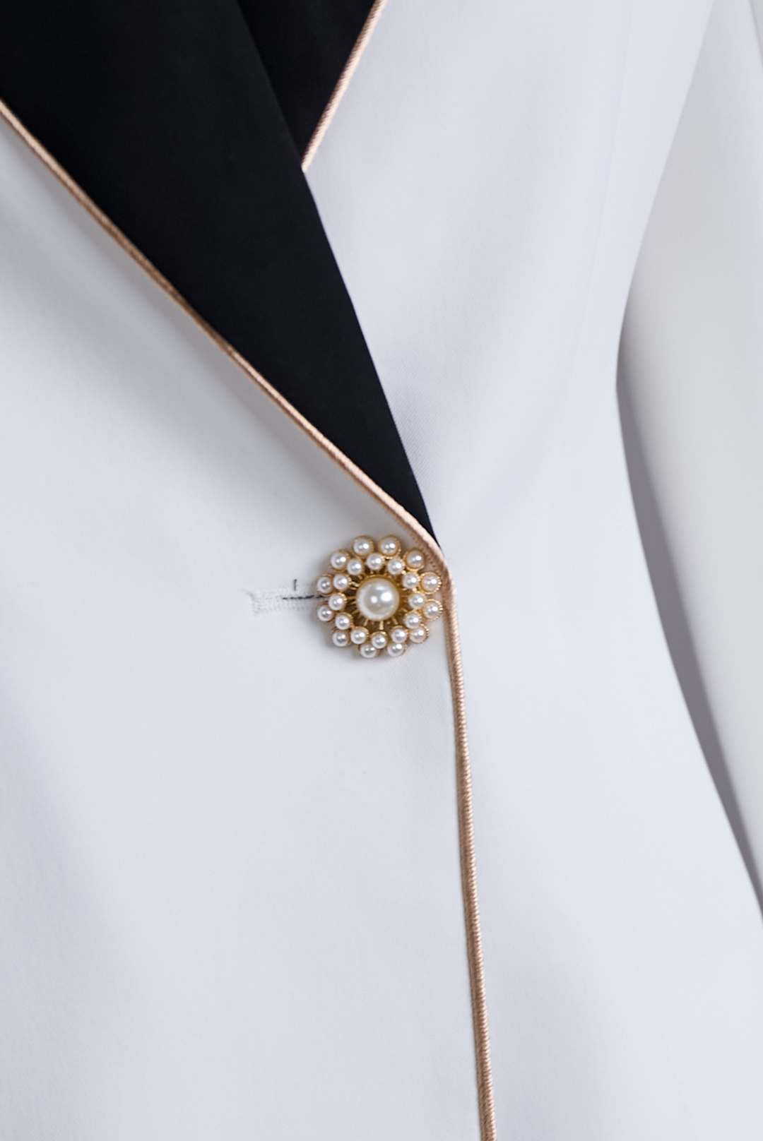 Petula | Blazer ajustado para mujer con corte asimétrico