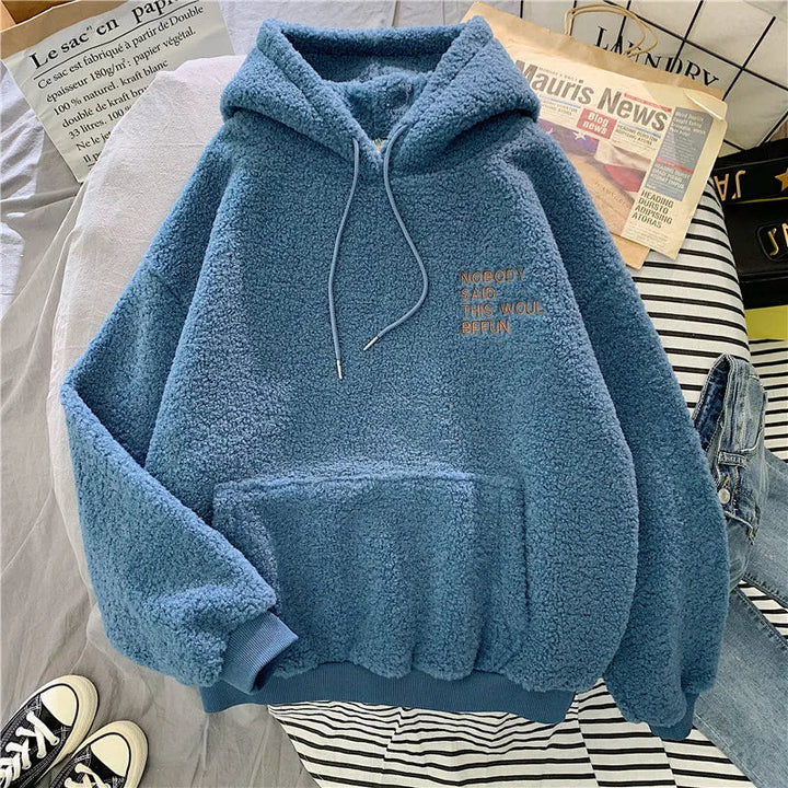 Kinga - Sudadera con manga larga, capucha ajustable y bolsillos