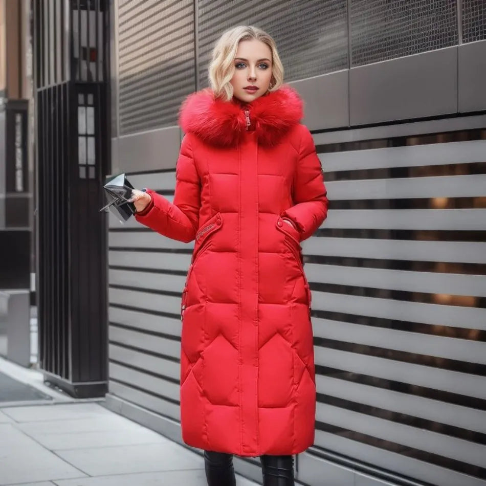 Klara | Abrigo de invierno maxi de plumas con capucha y cuello decorativo