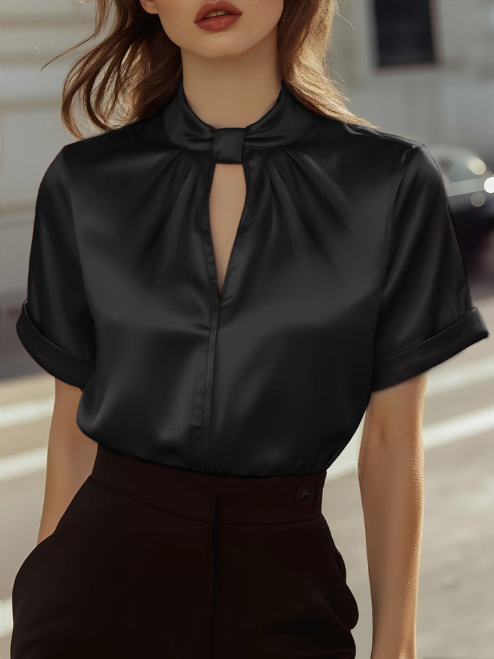 Nala | Blusa de satén elegante con moderno escote en forma de llave