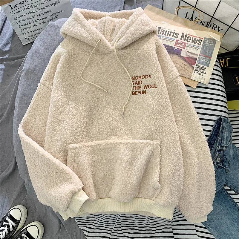 Kinga - Sudadera con manga larga, capucha ajustable y bolsillos