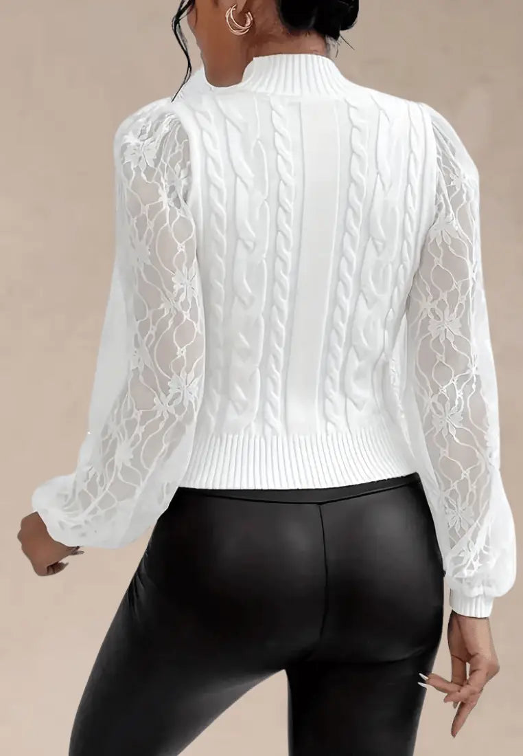 Alicja | Suéter blanco de mujer con mangas de encaje y cuello alto