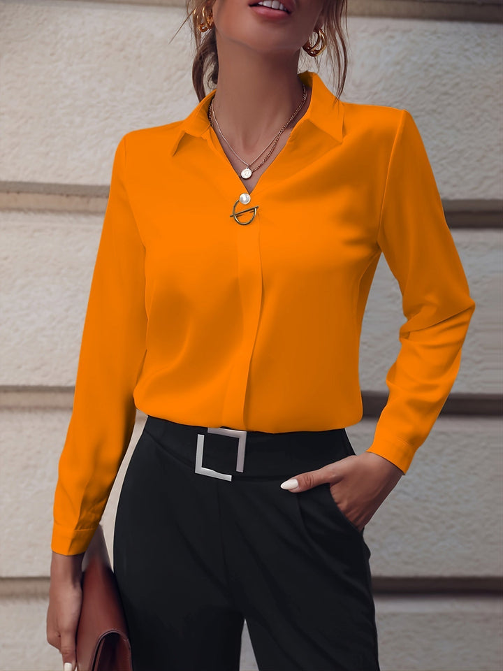 Heather - Camisa elegante con cierre decorativo