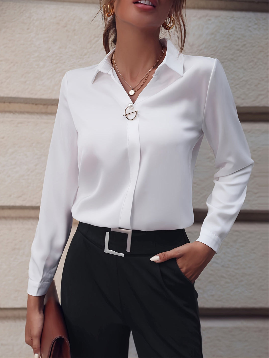 Heather - Camisa elegante con cierre decorativo