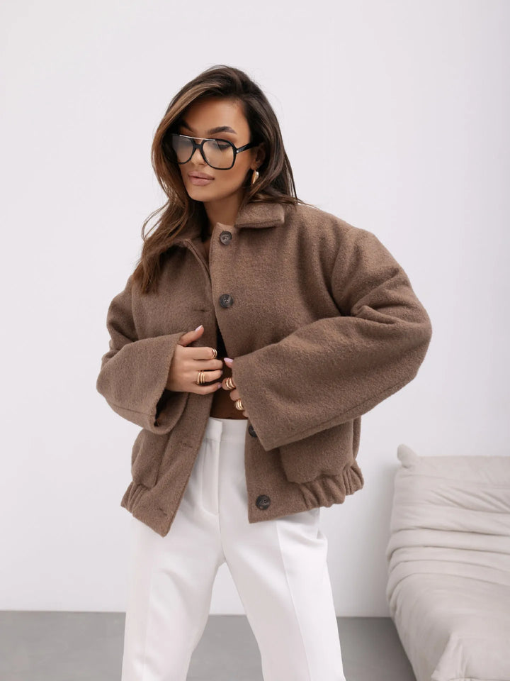 Daria – Chaqueta corta de tela suave con grandes bolsillos para mujeres