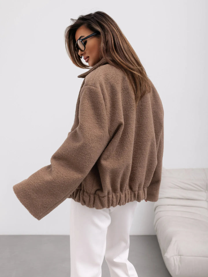 Daria – Chaqueta corta de tela suave con grandes bolsillos para mujeres