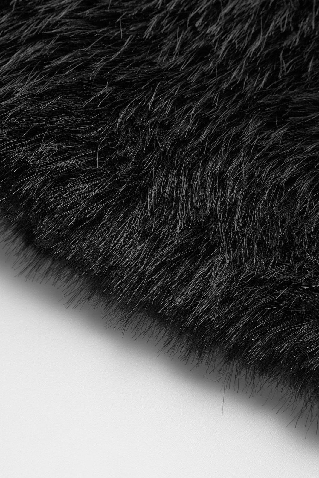 Laura | Chaqueta corta negra de piel sintética