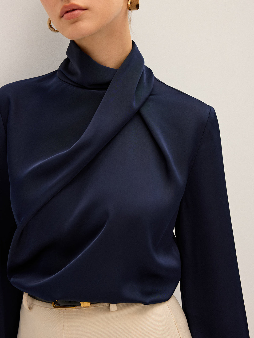 Sylwia | Blusa de satén elegante para mujer con escote drapeado