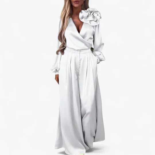 Frida | Conjunto elegante de mujer con blusa de escote en V y pantalones anchos