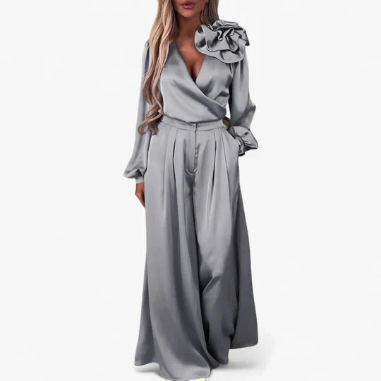 Frida | Conjunto elegante de mujer con blusa de escote en V y pantalones anchos