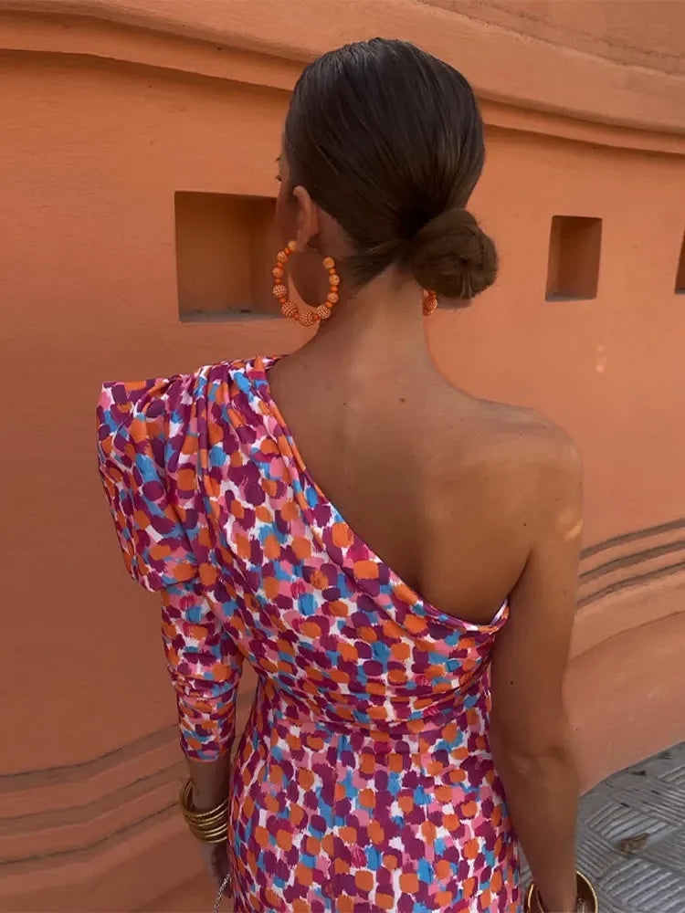 Nicki | Vestido midi de un solo tirante con falda plisada