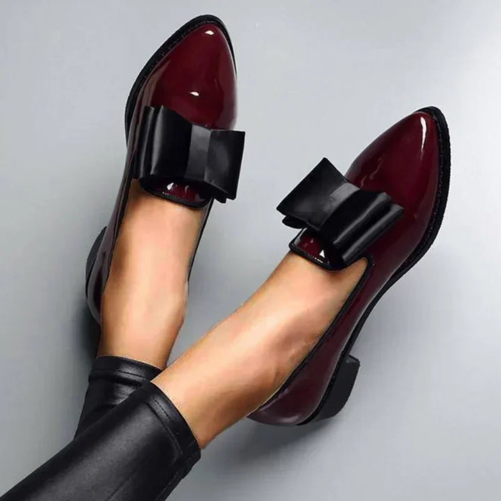 Ottilie - Elegantes Mocasines de Charol para Dama con Lazo