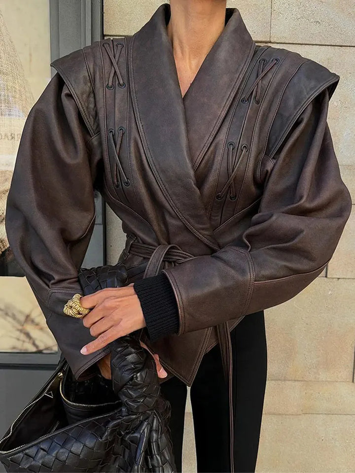 Veloria - Chaqueta de cuero para mujer con cinturón y costuras decorativas
