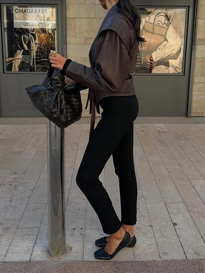 Veloria - Chaqueta de cuero para mujer con cinturón y costuras decorativas