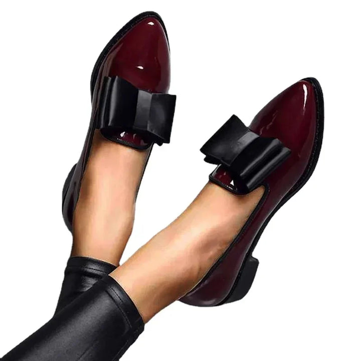 Ottilie - Elegantes Mocasines de Charol para Dama con Lazo