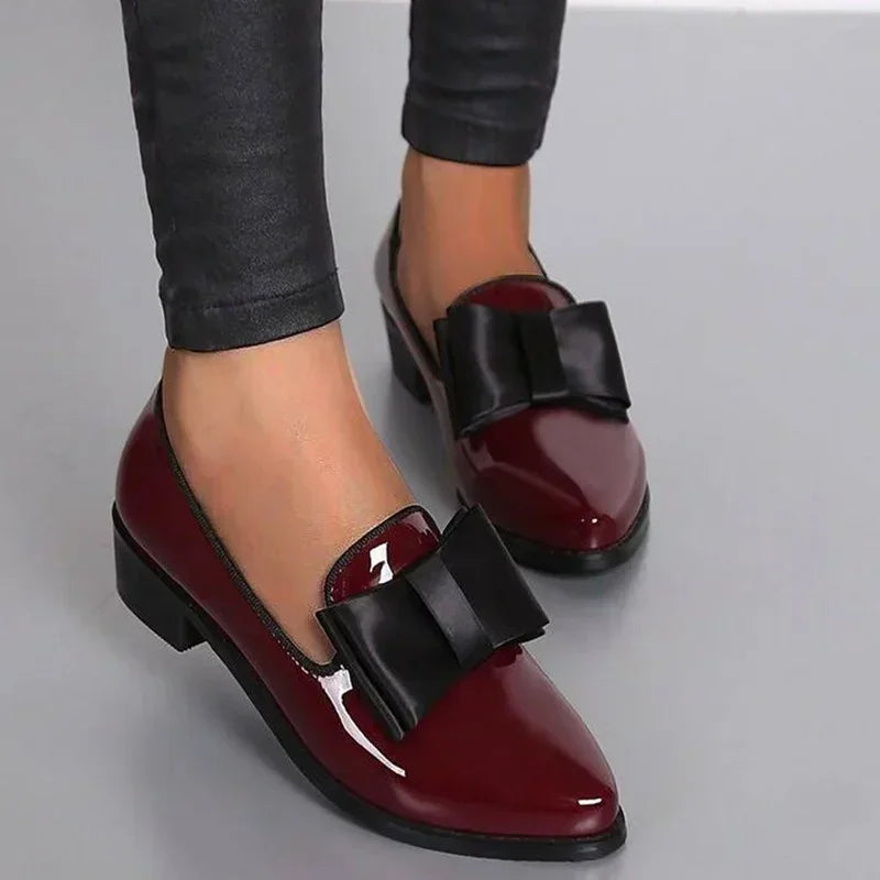 Ottilie - Elegantes Mocasines de Charol para Dama con Lazo