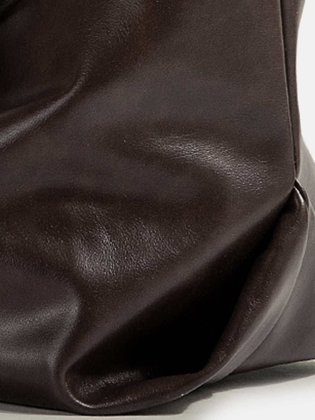 Iris | Bolsa shopper con tiras decorativas y hebillas, elegante y espaciosa