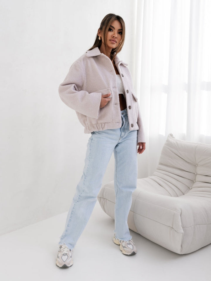 Daria – Chaqueta corta de tela suave con grandes bolsillos para mujeres