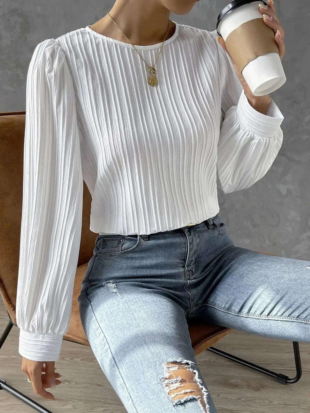 Violette - Blusa blanca con mangas abullonadas