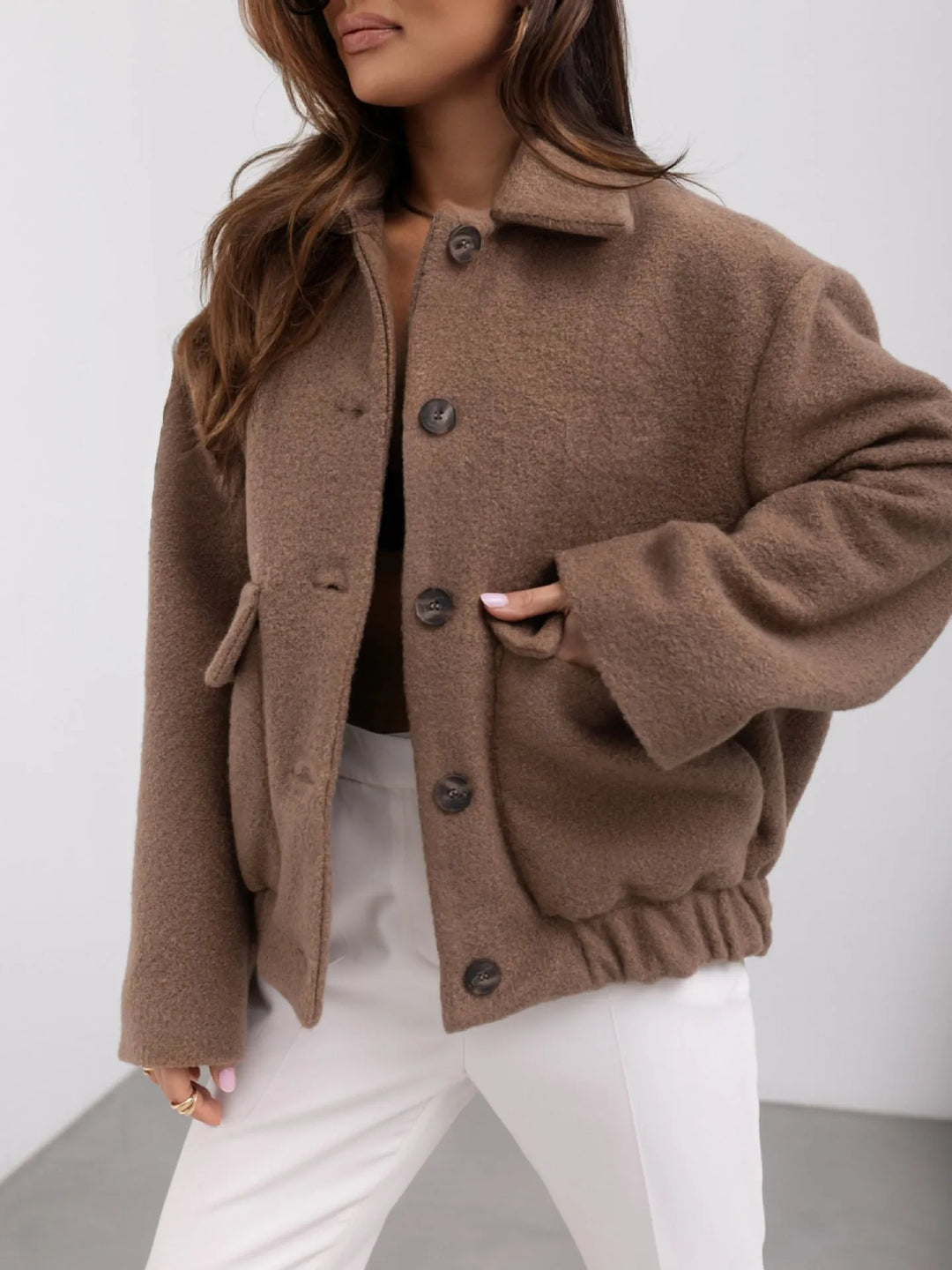 Daria – Chaqueta corta de tela suave con grandes bolsillos para mujeres