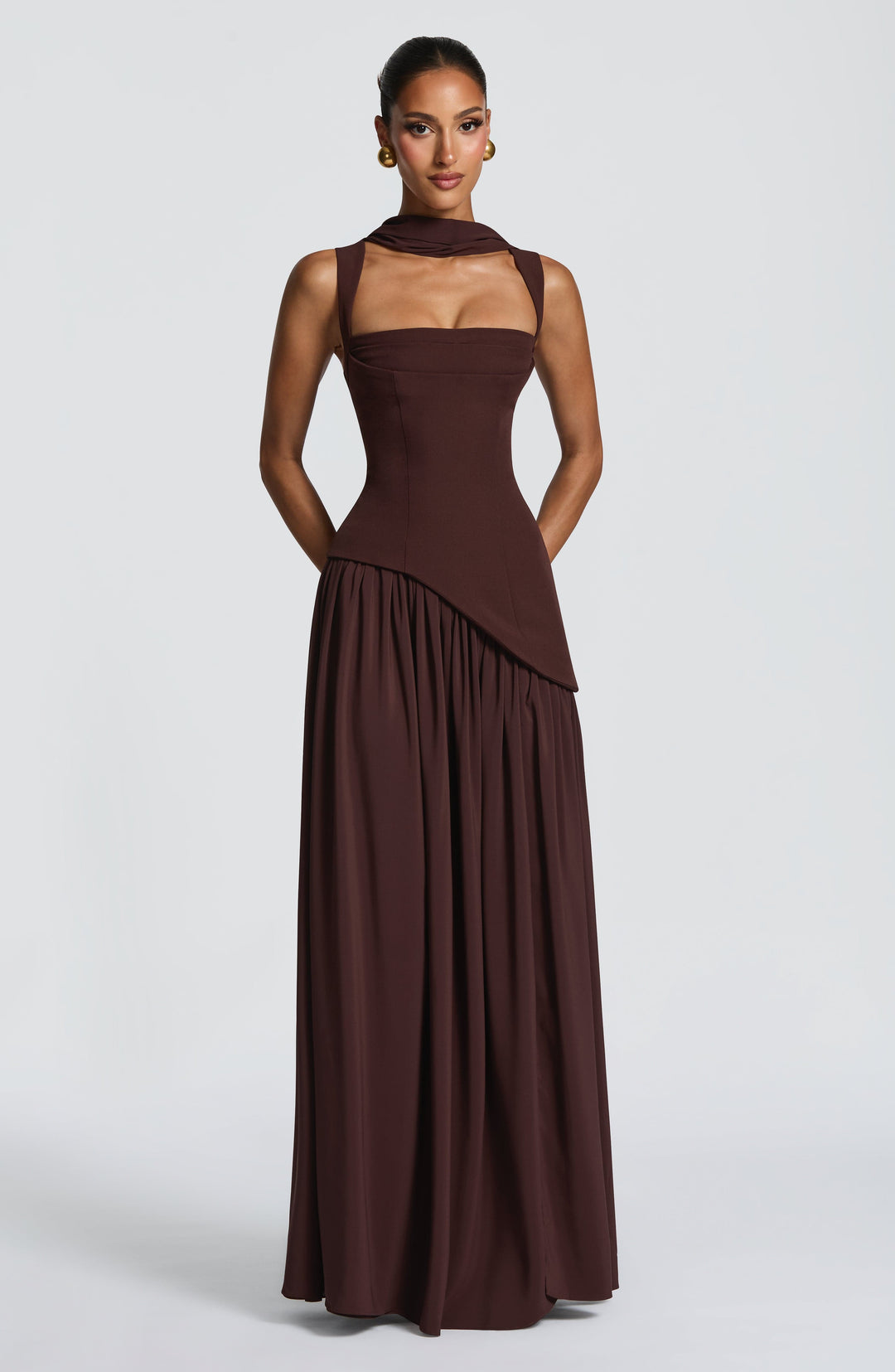 Quendrida | Vestido maxi de mujer con corte estructural y escote sencillo, elegante