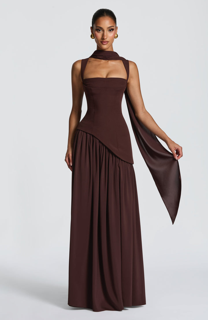 Quendrida | Vestido maxi de mujer con corte estructural y escote sencillo, elegante