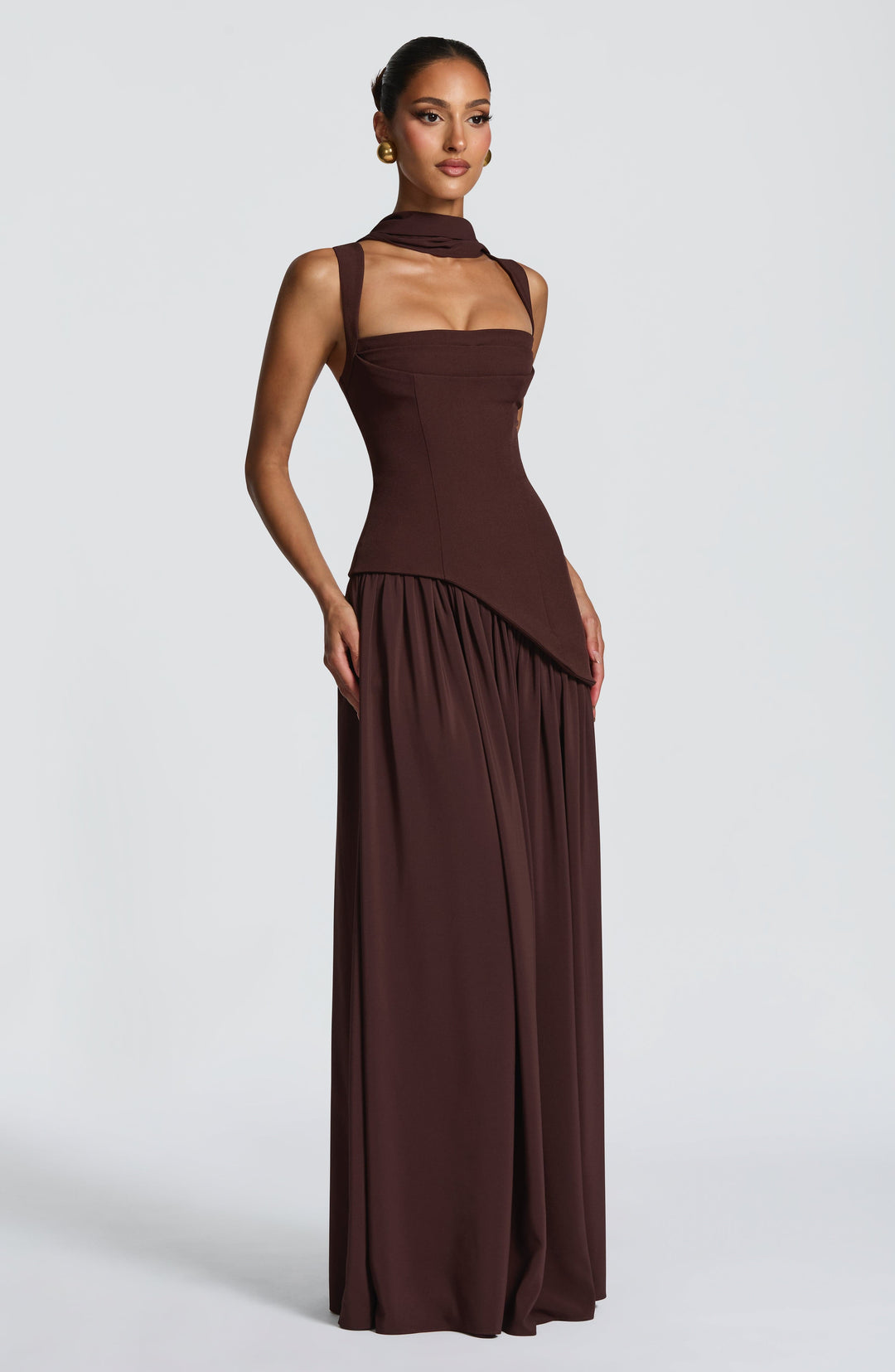 Quendrida | Vestido maxi de mujer con corte estructural y escote sencillo, elegante