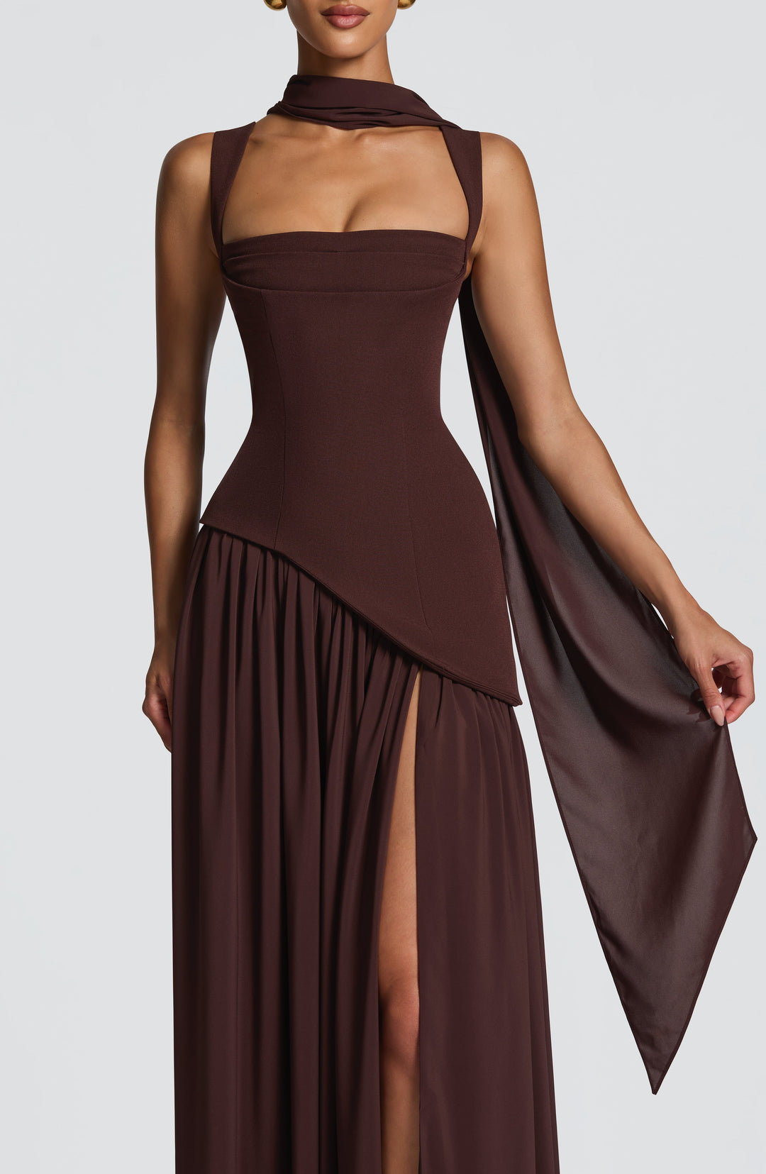 Quendrida | Vestido maxi de mujer con corte estructural y escote sencillo, elegante