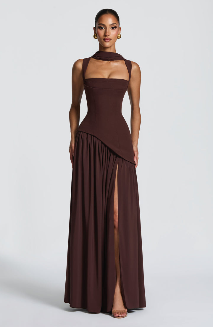 Quendrida | Vestido maxi de mujer con corte estructural y escote sencillo, elegante