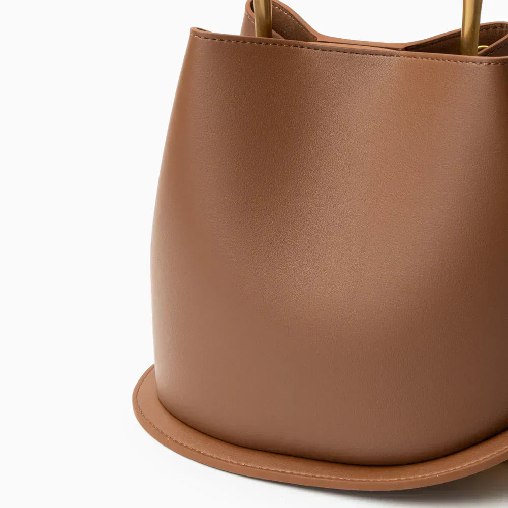 Magda | Elegante bolso de mujer, asas geométricas y base redonda